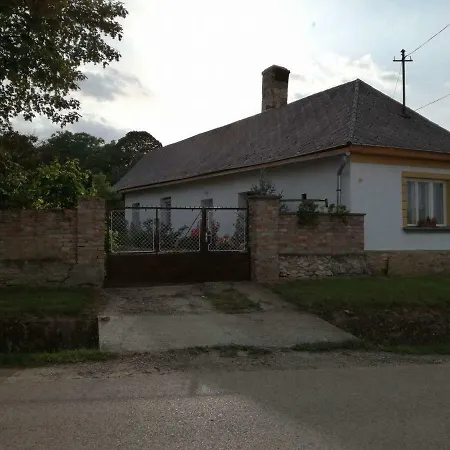 Molly Apartman *